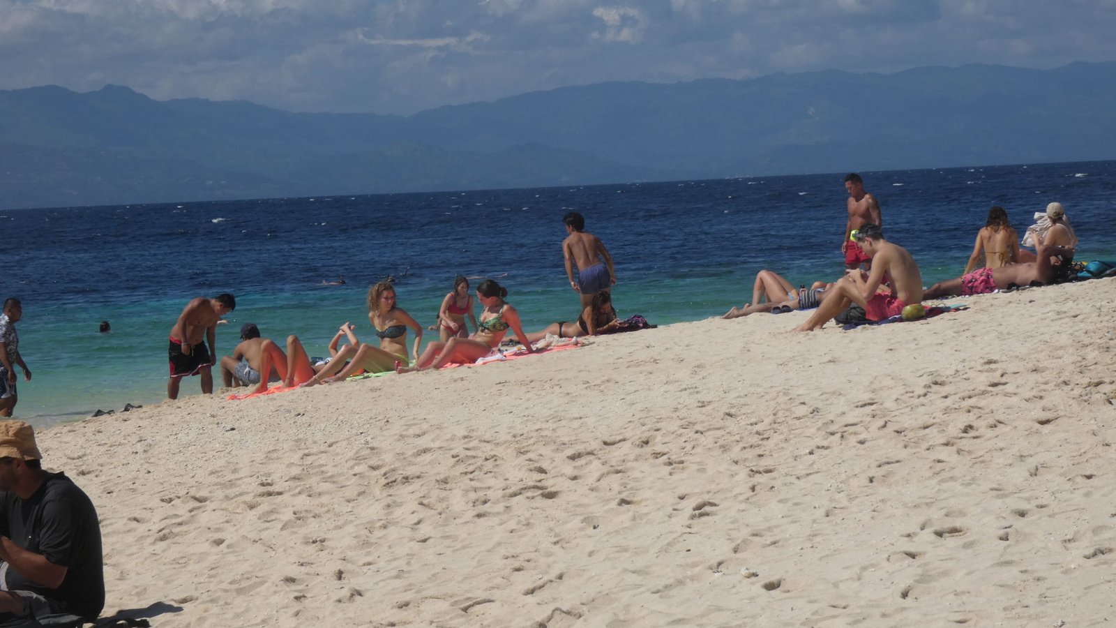 We review White Beach in Moalboal Cebu